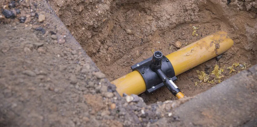 Branșament gaz: țeavă galbenă cu mufă electrosudabilă montată în șanț
